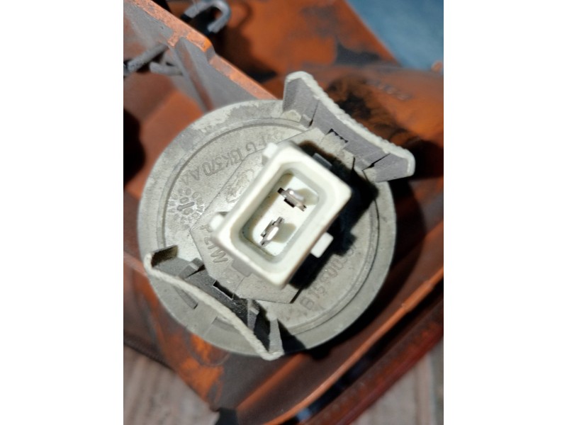 Recambio de piloto delantero derecho para ford fiesta berl./courier referencia OEM IAM    Recambio de piloto delantero derecho para ford fiesta berl./courier referencia OEM IAM