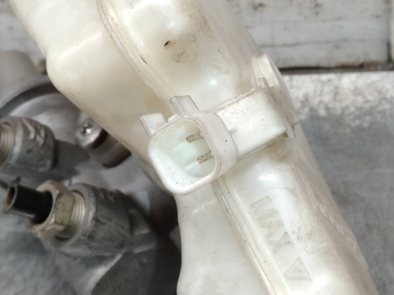 Recambio de bomba freno para ford focus lim. (cb8) edition referencia OEM IAM AV612140J  