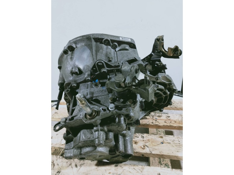 Recambio de caja cambios para nissan primera berlina (p12) acenta referencia OEM IAM ND0102 A001183 6V