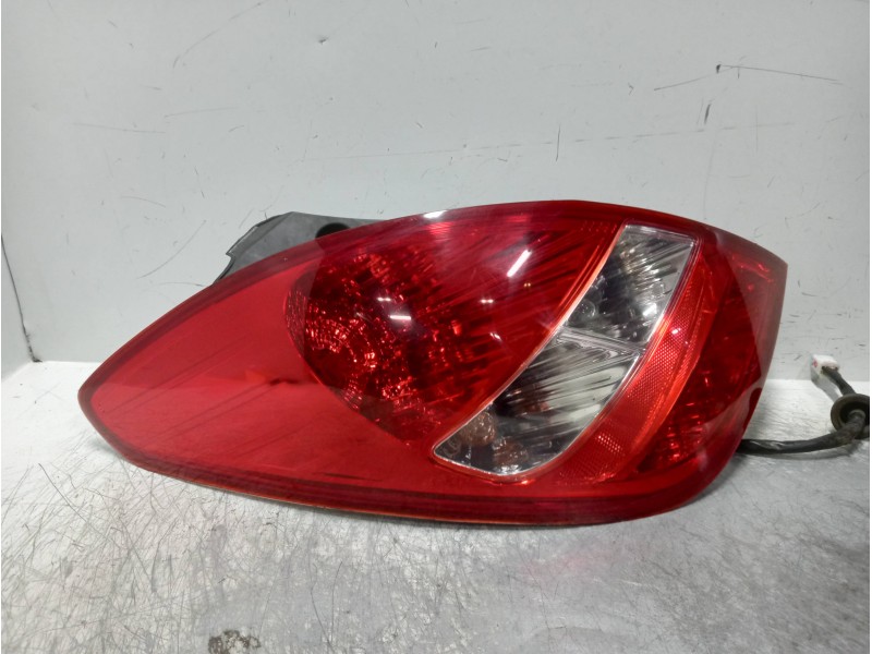 Recambio de piloto trasero izquierdo para hyundai i20 1.2 cat referencia OEM IAM 924011J000  