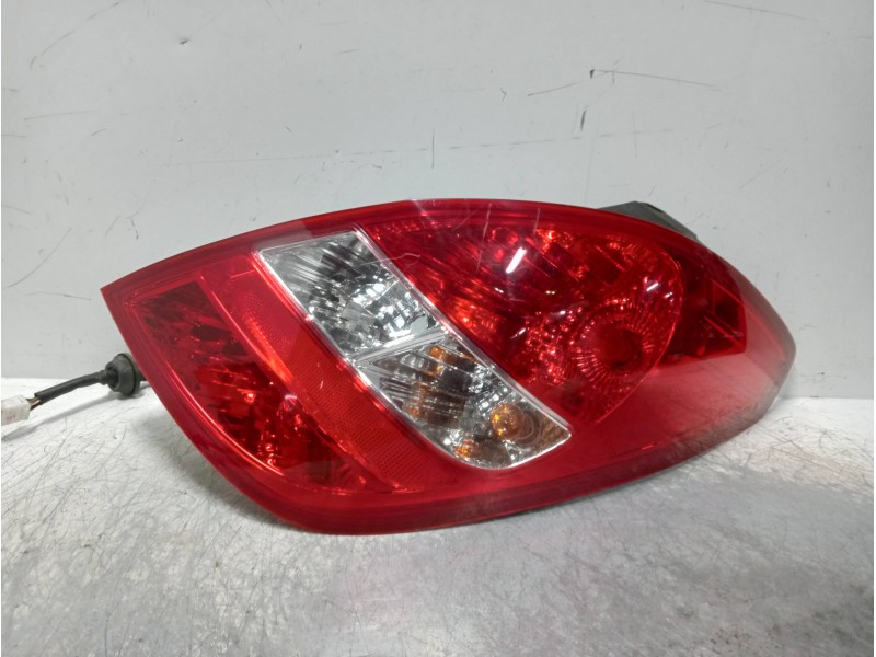 Recambio de piloto trasero derecho para hyundai i20 1.2 cat referencia OEM IAM 924024P000  