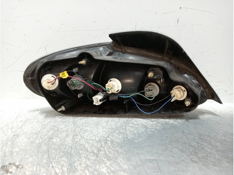 Recambio de piloto trasero derecho para hyundai lantra berlina (rd) 1.6 cat referencia OEM IAM   