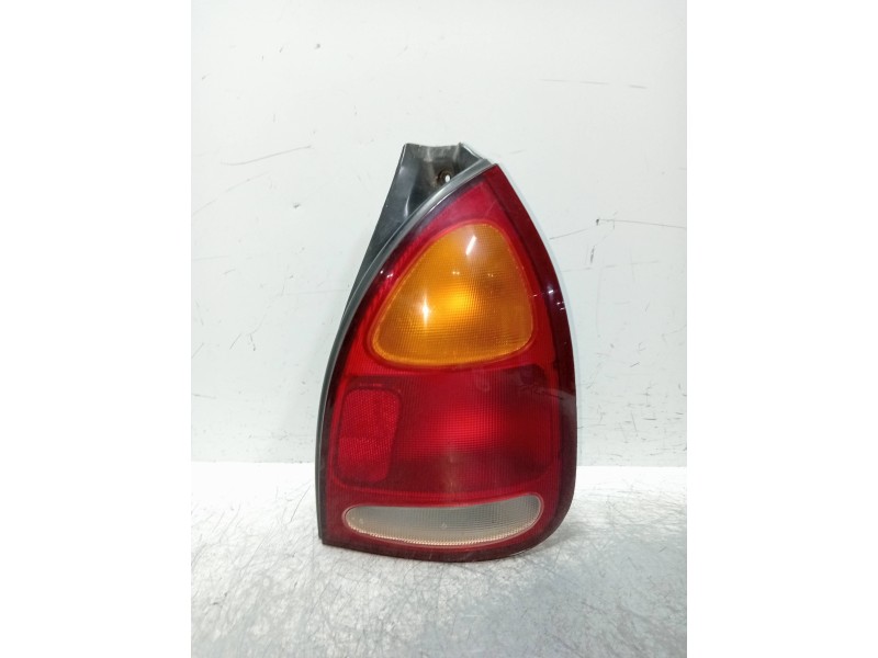 Recambio de piloto trasero derecho para hyundai lantra familiar (rd) 1.6 cat referencia OEM IAM   