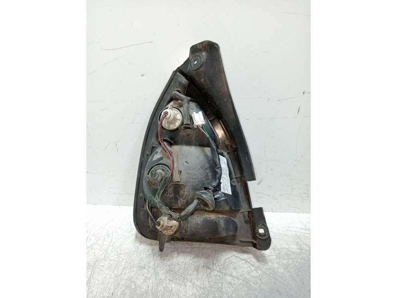 Recambio de piloto trasero derecho para hyundai lantra familiar (rd) 1.6 cat referencia OEM IAM   