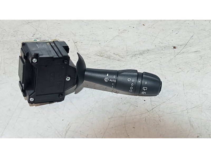 Recambio de mando limpia para renault captur helly hansen referencia OEM IAM 255675887R  