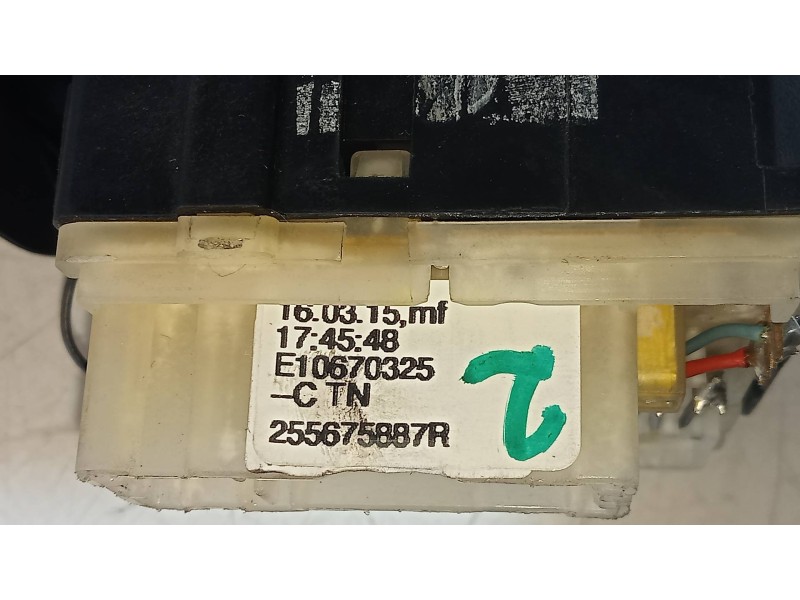 Recambio de mando limpia para renault captur helly hansen referencia OEM IAM 255675887R  