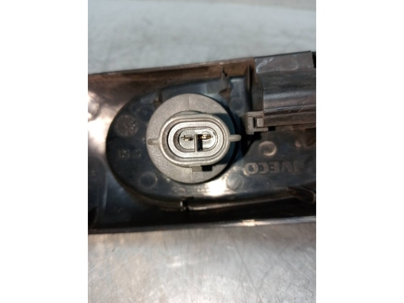 Recambio de piloto lateral derecho para iveco daily caja cerrada (1999 =>) 3.0 diesel cat referencia OEM IAM   