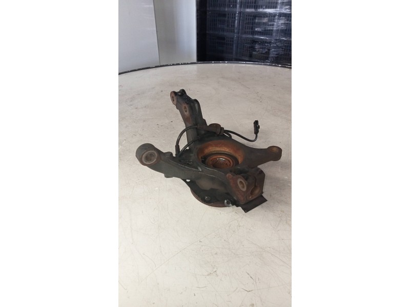 Recambio de mangueta delantera izquierda para renault captur helly hansen referencia OEM IAM 400159304R  