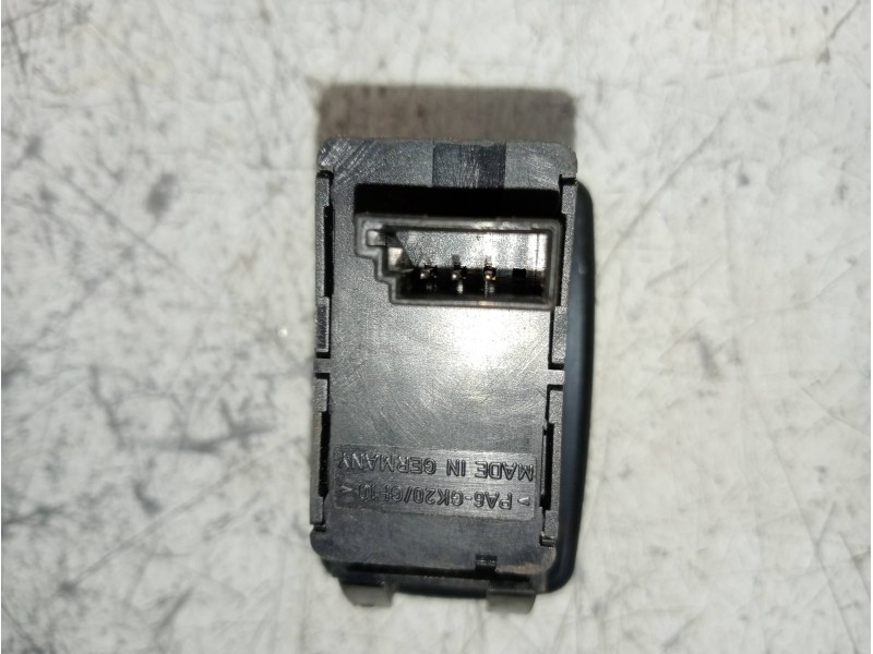 Recambio de mando elevalunas delantero derecho para bmw serie 3 coupe (e92) 320d referencia OEM IAM 6945874 15939900 2P
