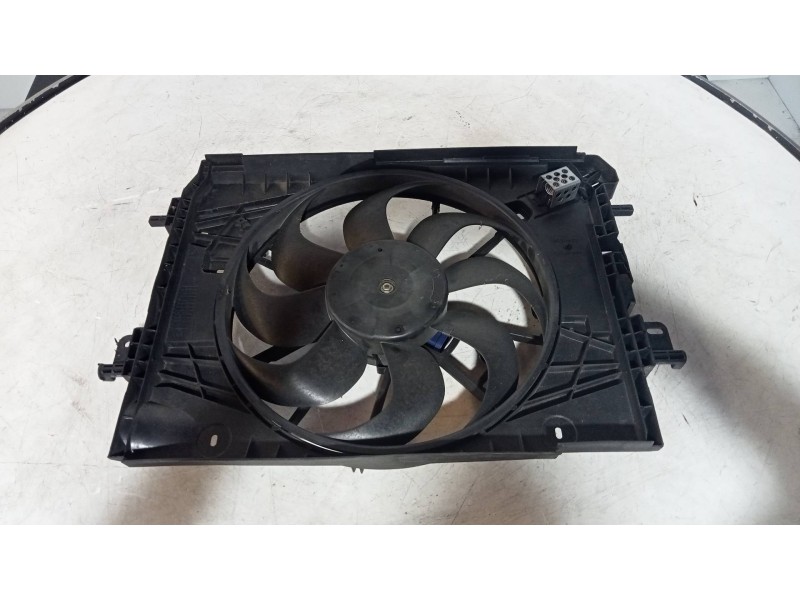 Recambio de electroventilador para renault captur helly hansen referencia OEM IAM 214818009R  