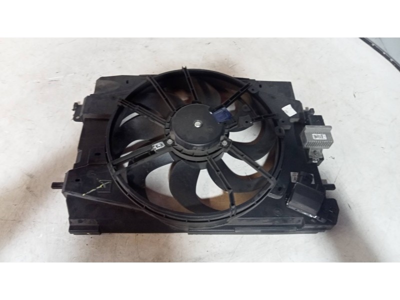 Recambio de electroventilador para renault captur helly hansen referencia OEM IAM 214818009R  