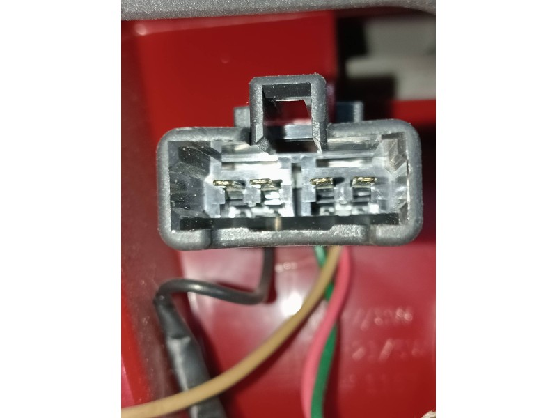 Recambio de piloto trasero derecho para kia magentis 2.5 v6 cat referencia OEM IAM   