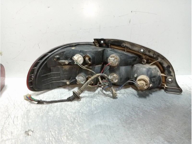 Recambio de piloto trasero derecho para kia clarus 1.8 slx berlina referencia OEM IAM   