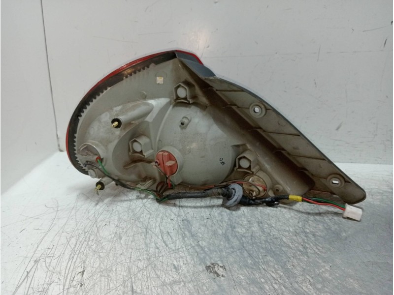 Recambio de piloto trasero derecho para kia sephia ll 1.6 cat referencia OEM IAM   