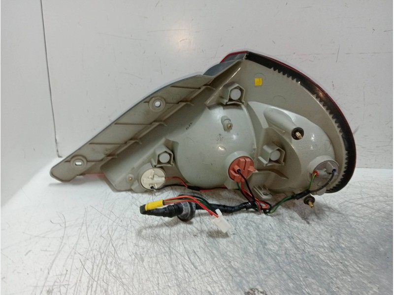 Recambio de piloto trasero izquierdo para kia sephia ll básico referencia OEM IAM   