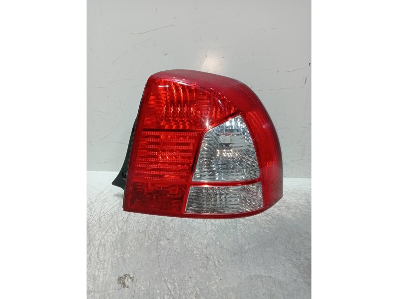 Recambio de piloto trasero derecho para kia shuma ii referencia OEM IAM    Recambio de piloto trasero derecho para kia shuma ii referencia OEM IAM