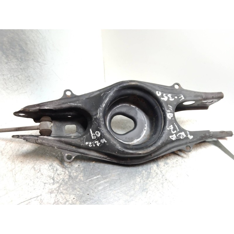 Recambio de brazo suspension inferior delantero izquierdo para mercedes clase e (w212) familiar 3.0 cdi cat referencia OEM IAM  