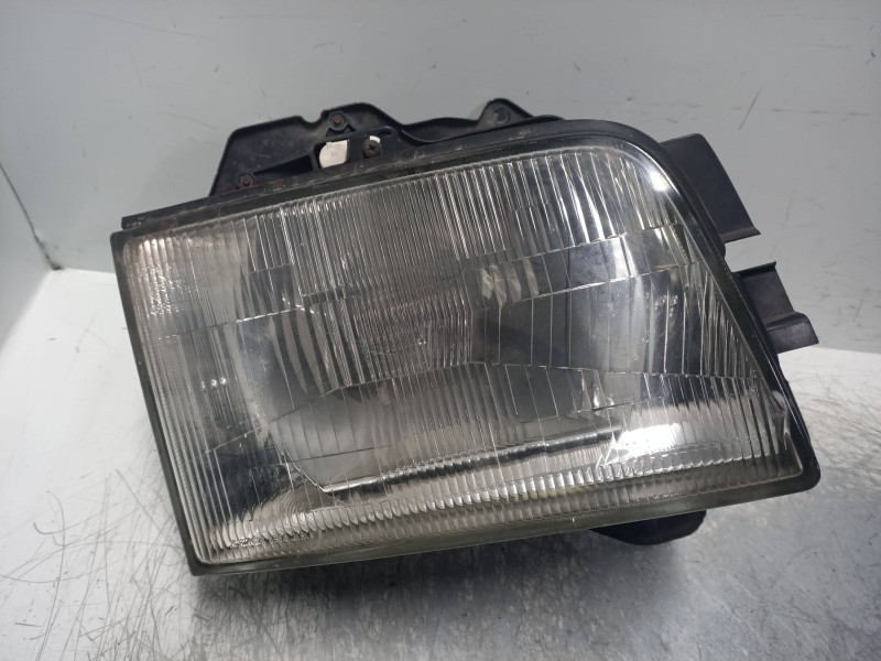 Recambio de faro derecho para isuzu trooper 3.0 dti cat referencia OEM IAM   