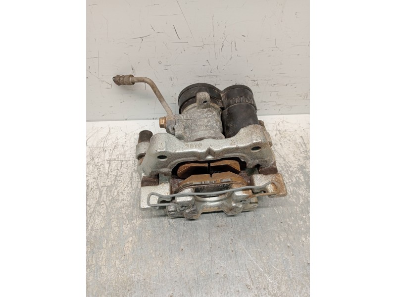 Recambio de pinza freno trasera izquierda para mazda 3 berlina (bp) evolution referencia OEM IAM BCKA26990A  