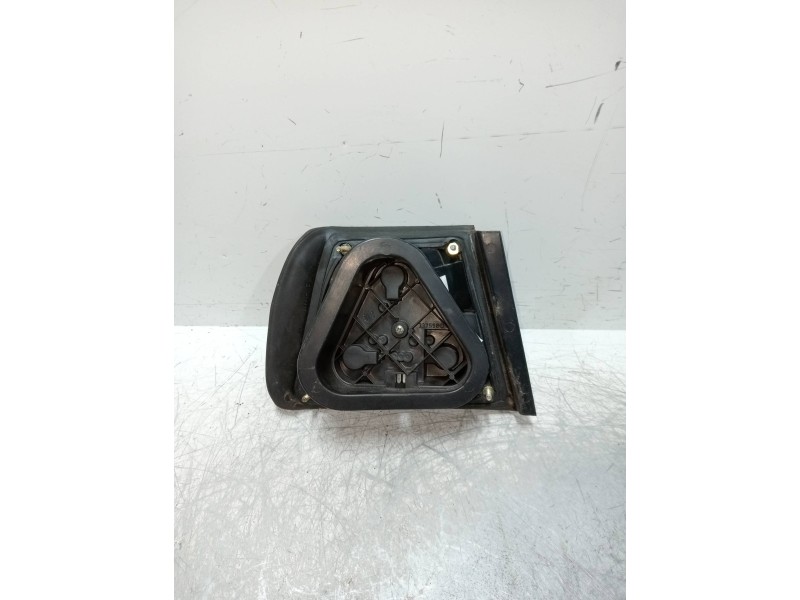 Recambio de piloto trasero derecho para lancia dedra berl. 1.6 cat referencia OEM IAM   