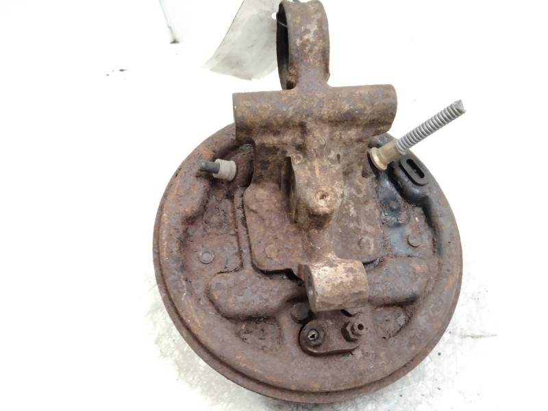 Recambio de mangueta trasera izquierda para ford escort berl./turn./cab./express 1.6 referencia OEM IAM   