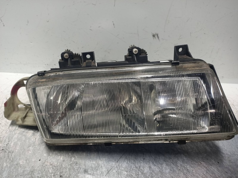 Recambio de faro derecho para lancia delta 1.9 turbodiesel cat referencia OEM IAM   