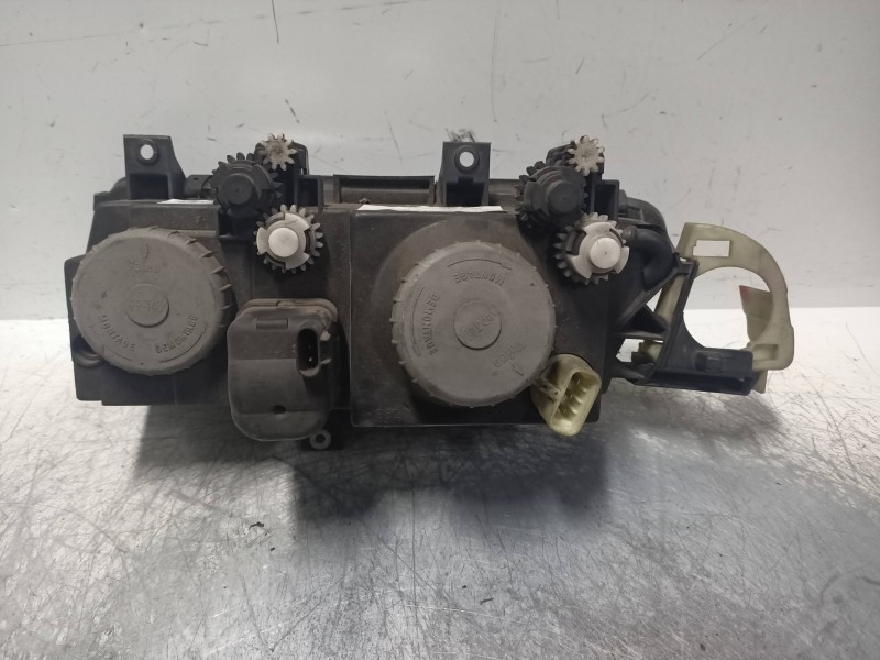 Recambio de faro derecho para lancia delta 1.9 turbodiesel cat referencia OEM IAM   