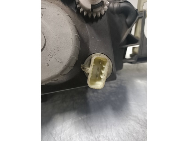 Recambio de faro derecho para lancia delta 1.9 turbodiesel cat referencia OEM IAM   