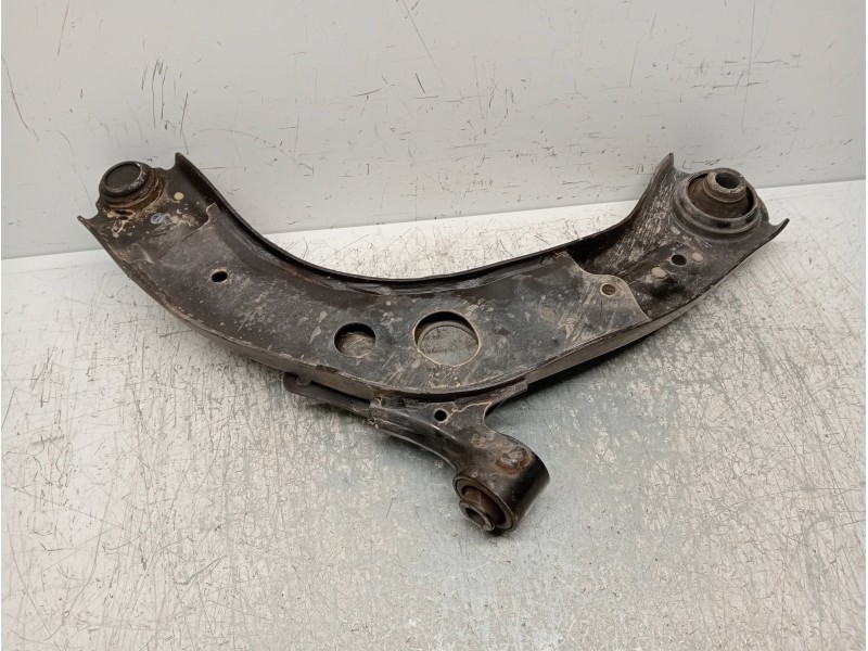 Recambio de brazo suspension inferior delantero izquierdo para mazda 3 berlina (bp) evolution referencia OEM IAM   