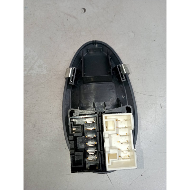 Recambio de mando elevalunas delantero izquierdo para iveco daily caja cerrada (2006 =>) 2.3 diesel referencia OEM IAM   5P