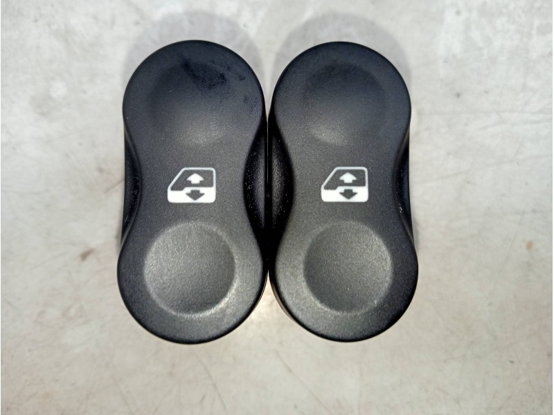 Recambio de mando elevalunas delantero izquierdo para dacia sandero ambiance referencia OEM IAM   