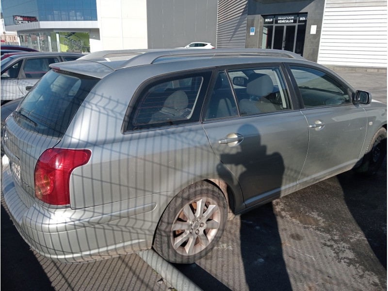 toyota avensis wagon (t25) del año 2006
