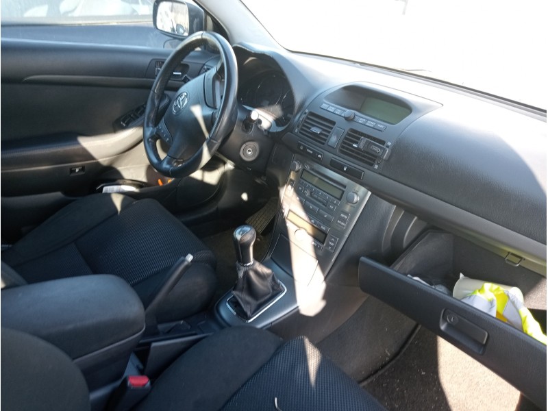 toyota avensis wagon (t25) del año 2006