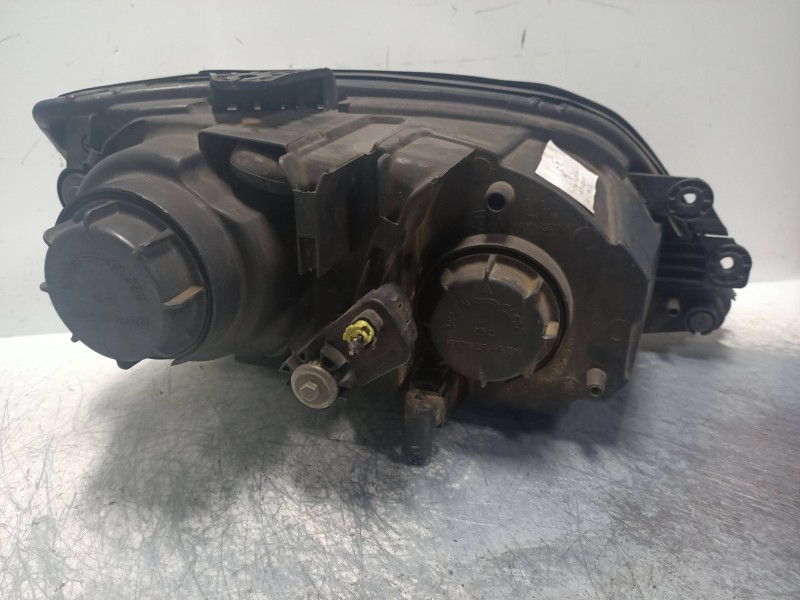 Recambio de faro derecho para kia sorento 2.5 crdi referencia OEM IAM   LUPA