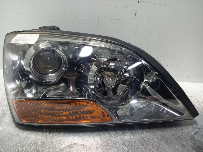 Recambio de faro derecho para kia sorento 2.5 crdi referencia OEM IAM   