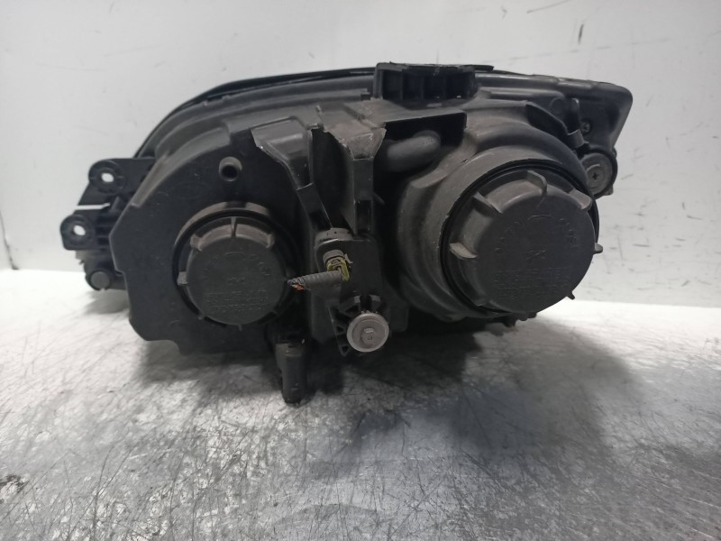 Recambio de faro derecho para kia sorento 2.5 crdi referencia OEM IAM   