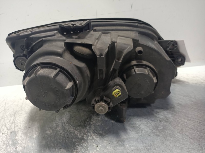 Recambio de faro izquierdo para kia sorento 2.5 crdi referencia OEM IAM   LUPA