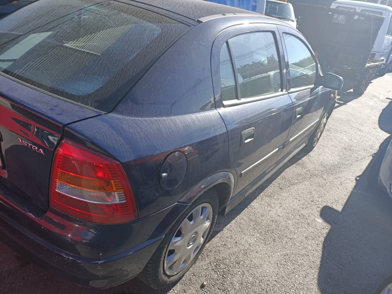 opel astra g berlina del año 1998