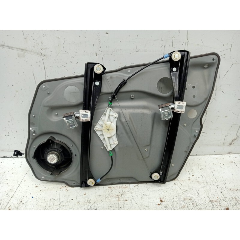 Recambio de elevalunas delantero izquierdo para mercedes clase b (w245) 200 cdi special edition (245.208) referencia OEM IAM A16
