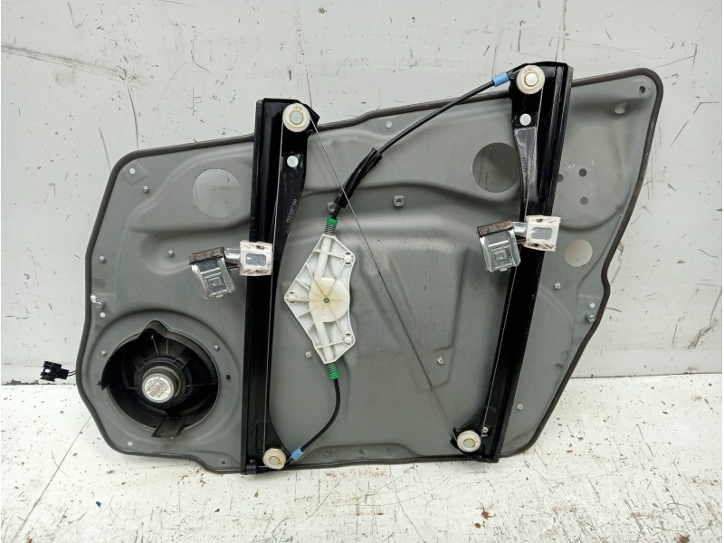 Recambio de elevalunas delantero izquierdo para mercedes clase b (w245) 200 cdi special edition (245.208) referencia OEM IAM A16