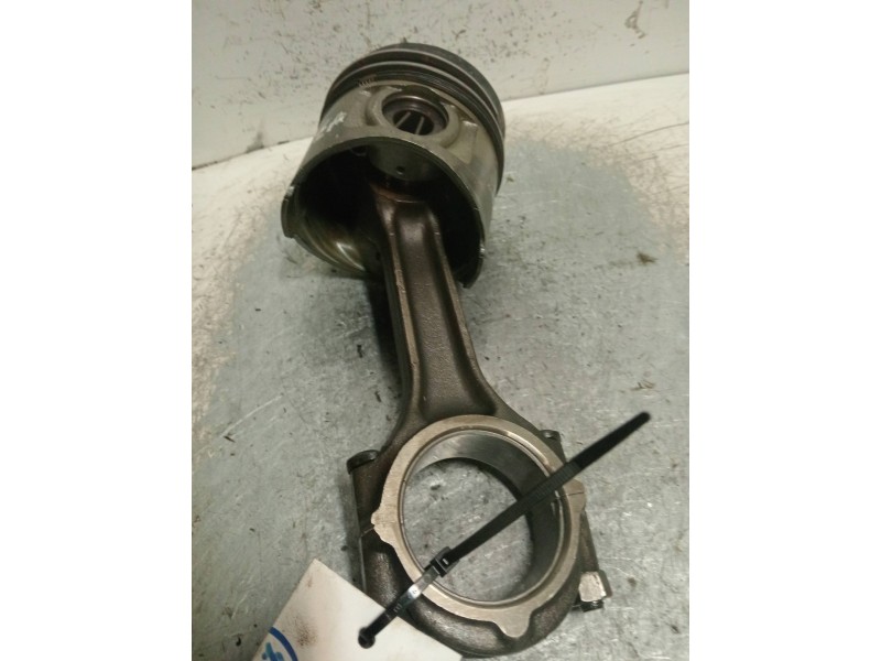 Recambio de piston para mitsubishi galloper (hyundai) 2.5 tdi s.e. confort (3-ptas.) referencia OEM IAM J2290J0  