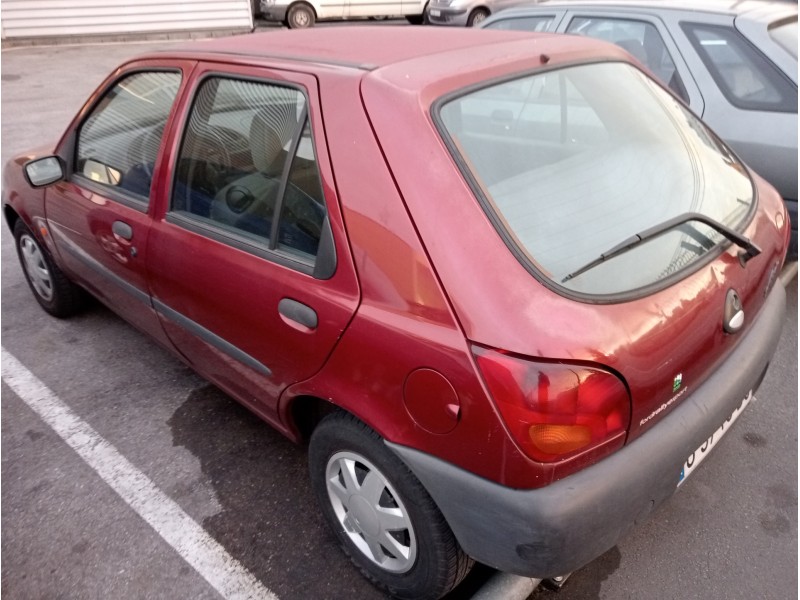 ford fiesta berlina del año 1996