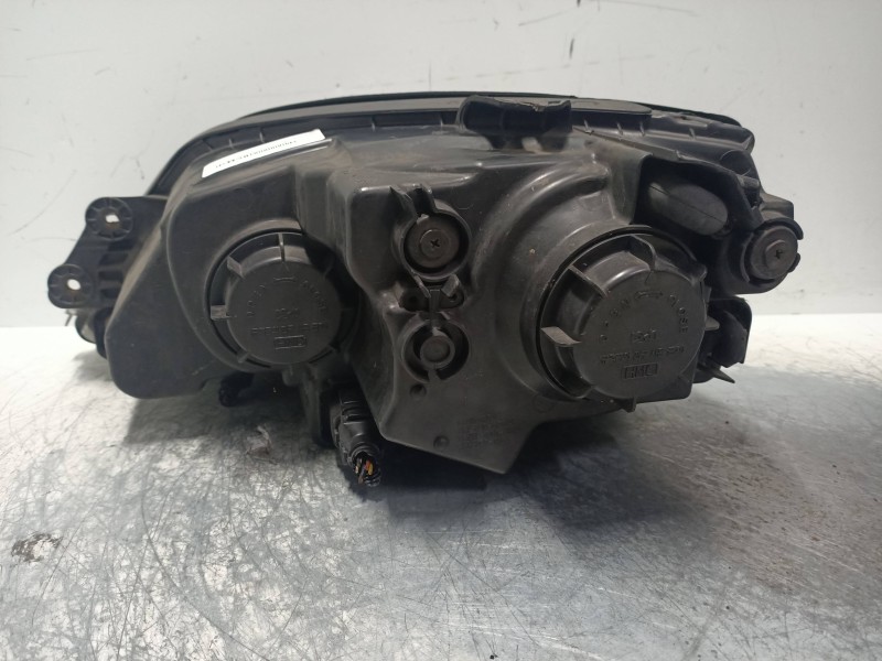 Recambio de faro derecho para kia sorento 2.5 crdi ex referencia OEM IAM   