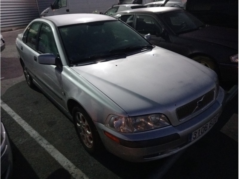 volvo s40 berlina del año 2000