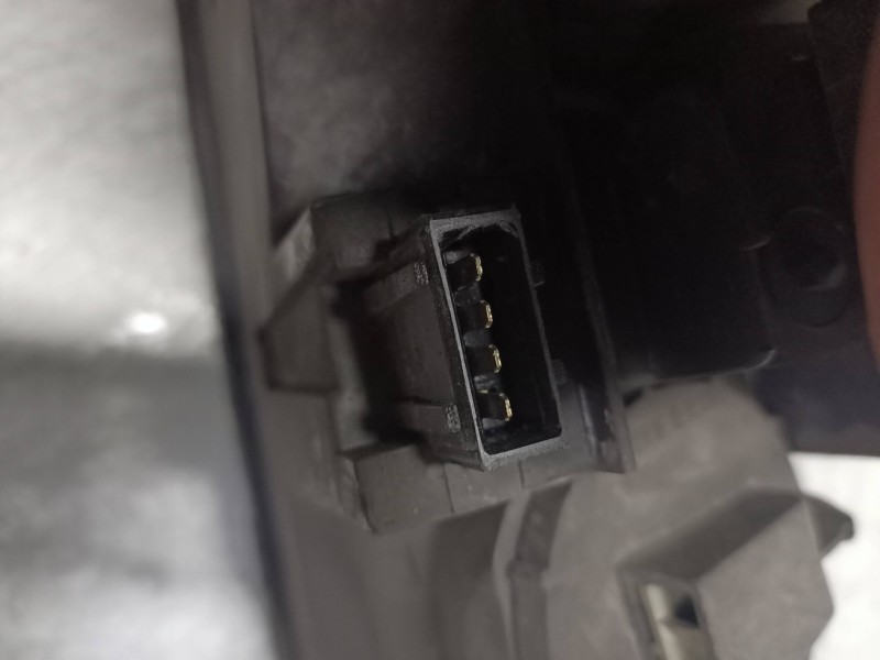 Recambio de faro izquierdo para lancia lancia y cosmopolitan referencia OEM IAM   
