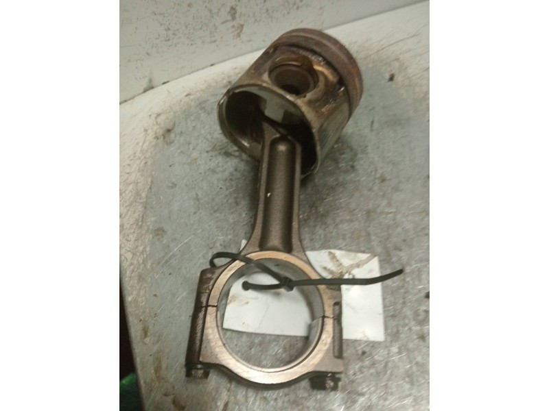 Recambio de piston para opel vivaro combi 2.7t corto referencia OEM IAM    Recambio de piston para opel vivaro combi 2.7t corto referencia OEM IAM