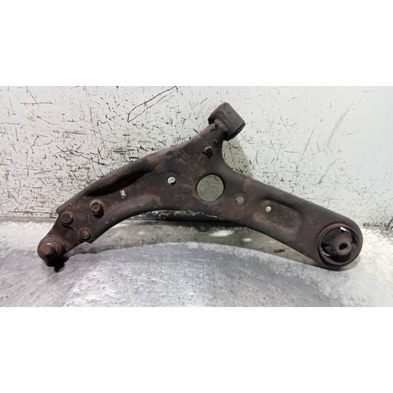 Recambio de brazo suspension inferior delantero izquierdo para kia cee´d 1.6 gdi cat referencia OEM IAM   