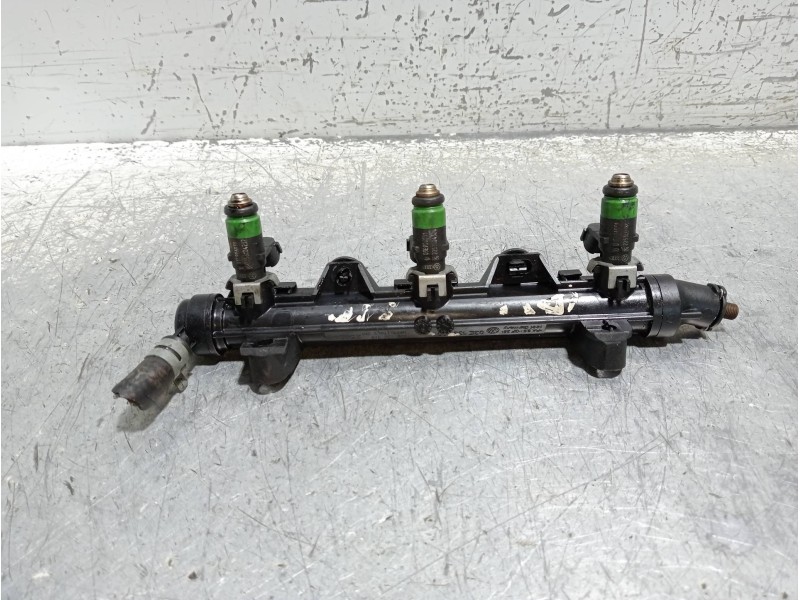 Recambio de rampa inyectora para volkswagen polo (9n1) highline referencia OEM IAM 03E133319  