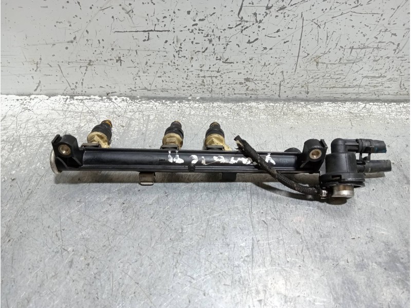 Recambio de rampa inyectora para volkswagen vento (1h2) gl referencia OEM IAM 037133317N  