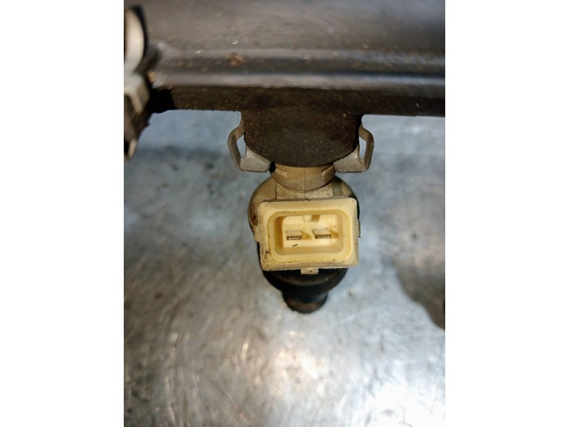 Recambio de rampa inyectora para volkswagen vento (1h2) gl referencia OEM IAM 037133317N  